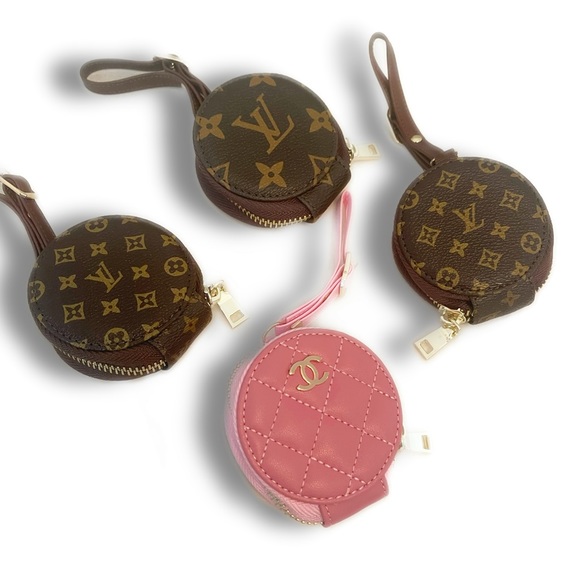 AirPods earphones case - Picture 2 of 5